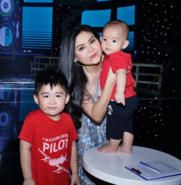 Nhan sắc vợ 3 được Kim Tử Long yêu chiều hết mực, chỉ cần thích là mua tặng ngay xe hơi-12