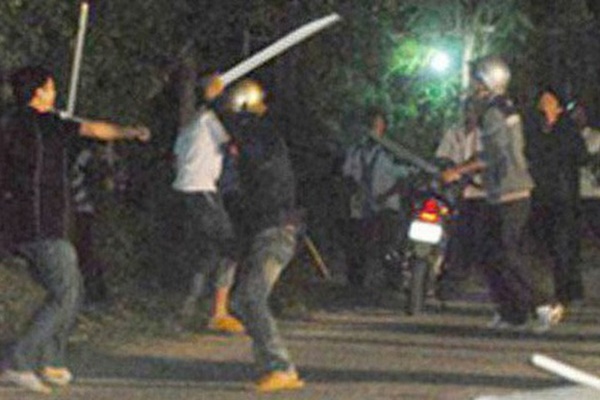 2 nhóm trai làng hỗn chiến trong đêm, 1 người tử vong-1