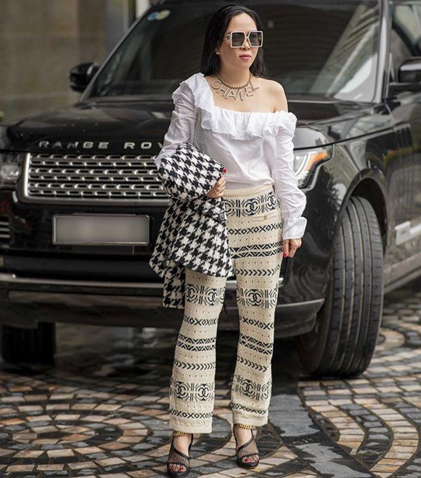 Bất chấp thân hình mũm mĩm, Phượng Chanel vẫn đam mê diện áo bẹt vai, hoá ra là có chiêu-5