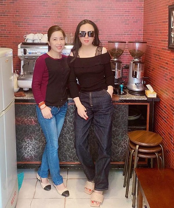 Bất chấp thân hình mũm mĩm, Phượng Chanel vẫn đam mê diện áo bẹt vai, hoá ra là có chiêu-10