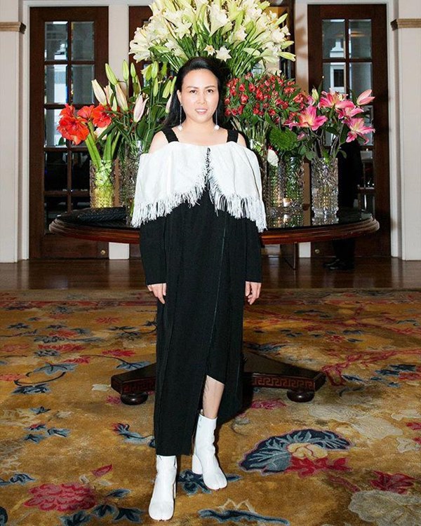 Bất chấp thân hình mũm mĩm, Phượng Chanel vẫn đam mê diện áo bẹt vai, hoá ra là có chiêu-15