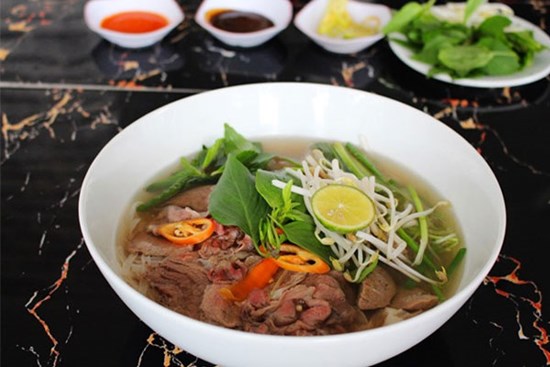 Bỏ thứ này vào nấu phở bò: Nước phở ngọt lừ, chồng tấm tắc khen ngon ăn liền mấy bát