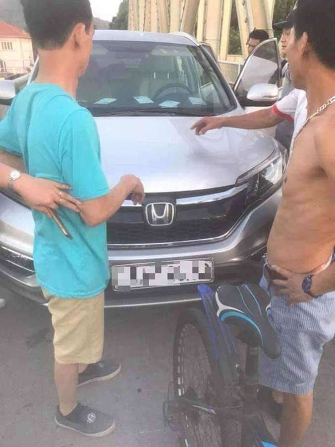 Nghi một cán bộ công an trại giam để ôtô trên cầu, nhảy sông tự tử-1