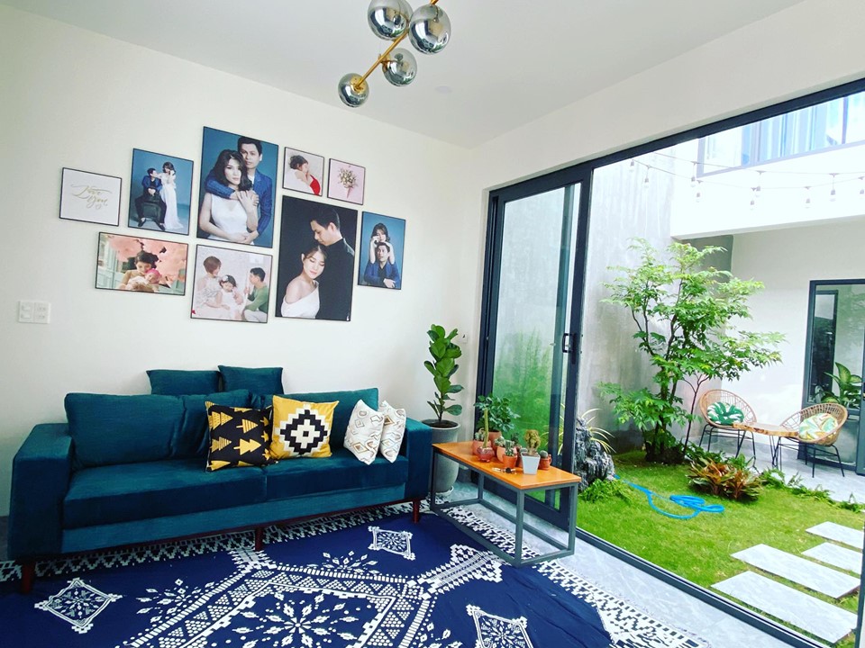 Mất 2 năm để tiết kiệm 1.9 tỷ để mua đất xây nhà, vợ chồng trẻ đã thực hiện giấc mơ với ngôi nhà nhỏ xinh trong con hẻm nhỏ nằm giữa lòng phố núi-2