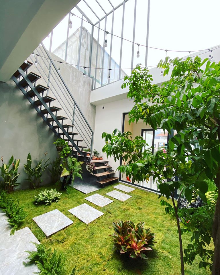 Mất 2 năm để tiết kiệm 1.9 tỷ để mua đất xây nhà, vợ chồng trẻ đã thực hiện giấc mơ với ngôi nhà nhỏ xinh trong con hẻm nhỏ nằm giữa lòng phố núi-7