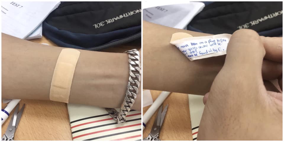 Khoe chiêu gian lận lên tầm cao mới trong giờ kiểm tra, ai nhìn thấy cũng thầm nghĩ Quay cóp mà tốn tiền thế này thà học bài còn hơn-1