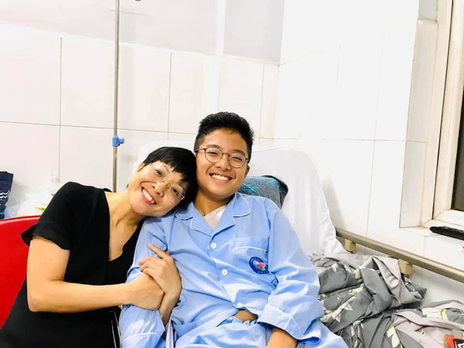 Tít - cậu con trai 15 tuổi của NSND Công Lý ngày càng trổ mã, diện áo sơ mi trắng vào cười một phát là ngất ngây-2