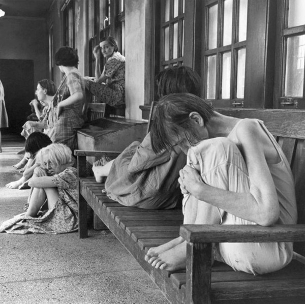 10 ngày địa ngục trong bệnh viện tâm thần của nữ nhà báo: Bệnh nhân bị đối xử tàn bạo, người tỉnh táo sớm muộn cũng hóa điên-3