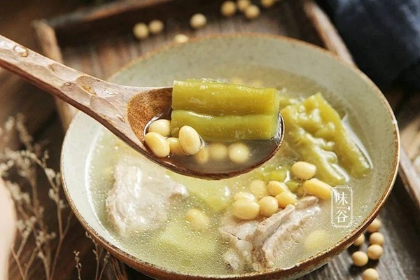 Cách làm món canh mướp đắng nấu sườn đậu nành vừa giải nhiệt ngày nắng-6