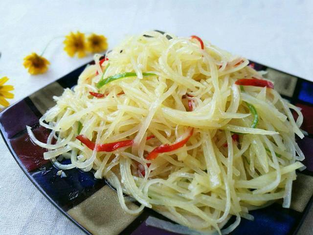 Đừng xào khoai tây ngay sau khi thái, thêm bước này khoai ngon hơn, không nát, không dính chảo-3