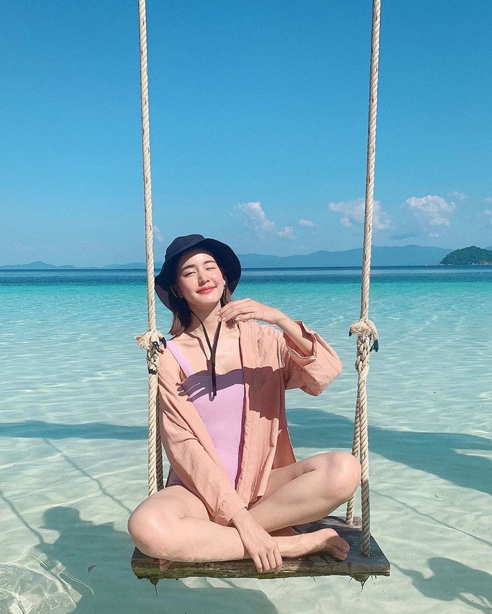 Áo sơ mi tưởng nhạt như nước ốc nhưng lại cực nhiều cách mix hay ho, chị em diện ngày thường hay đi du lịch cũng xinh-13