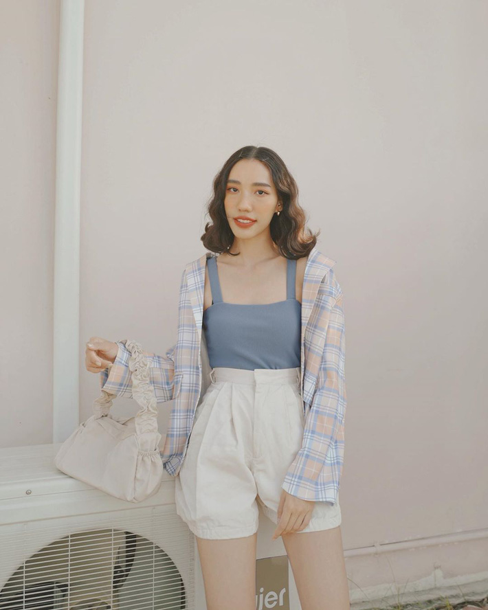 Áo sơ mi tưởng nhạt như nước ốc nhưng lại cực nhiều cách mix hay ho, chị em diện ngày thường hay đi du lịch cũng xinh-15