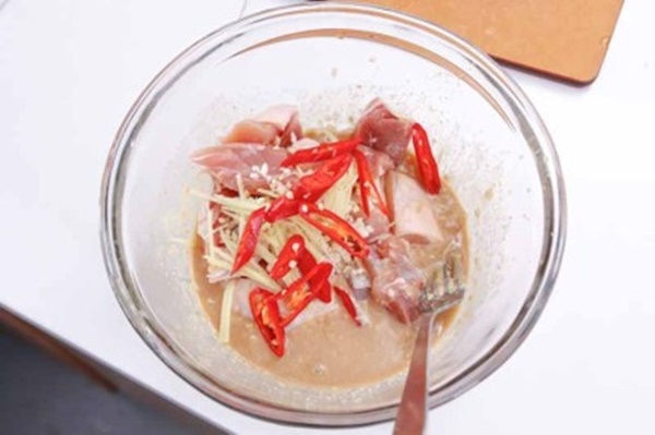 Nắng nóng làm ngay món gà hấp ăn tối thơm mềm lại không phải nấu nướng nhiều-5