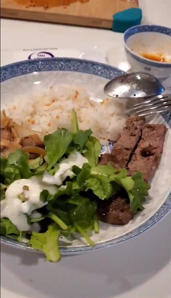 Ông xã lãng tử của Việt Hương làm thiên hạ ghen tị khi vào bếp nấu đồ ngon cho vợ-6