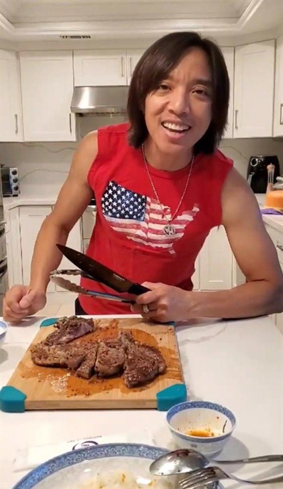 Ông xã lãng tử của Việt Hương làm thiên hạ ghen tị khi vào bếp nấu đồ ngon cho vợ-8