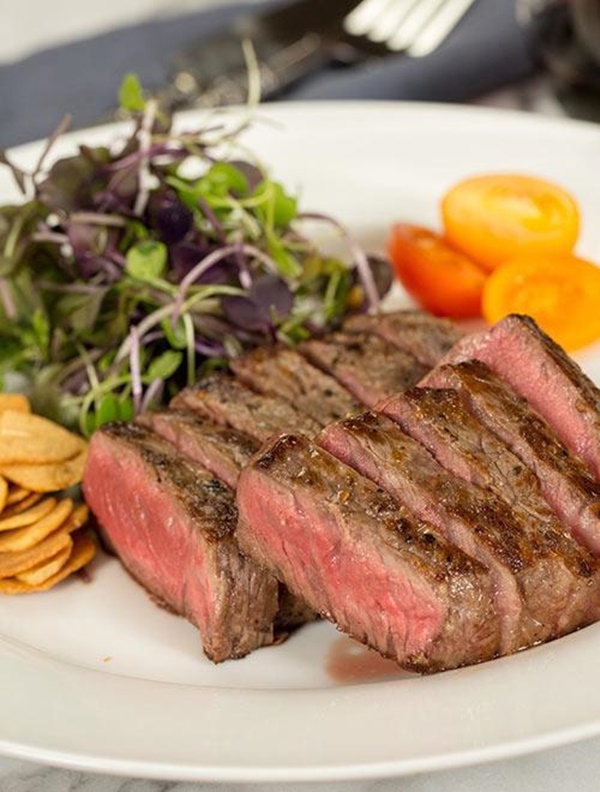 Ông xã lãng tử của Việt Hương làm thiên hạ ghen tị khi vào bếp nấu đồ ngon cho vợ-9