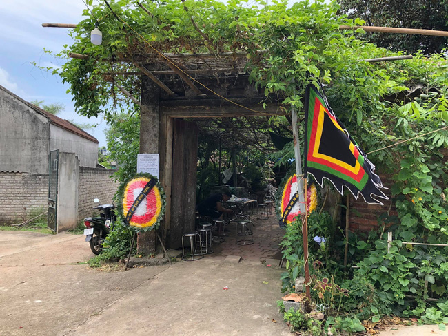 Người chồng thất thần bên linh cữu vợ và 2 con tử vong dưới sông Thương: Lang thang tìm vợ con suốt mấy ngày, không thể ngờ lúc đón về lại đau lòng đến thế!-1