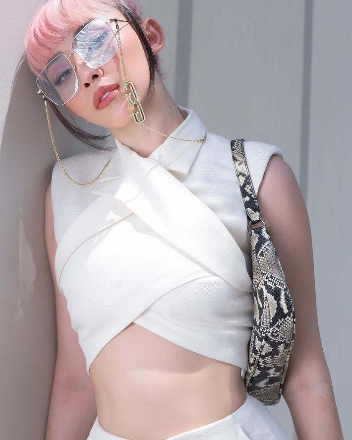 Bộ suit Jennie” đi đâu cũng gặp ở Vbiz lúc này: Lan Ngọc, Tóc Tiên đều diện, riêng MLee sao y bản chính cả kiểu tóc-4