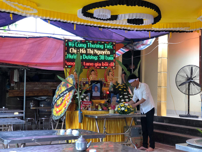 Người chồng thất thần bên linh cữu vợ và 2 con tử vong dưới sông Thương: Lang thang tìm vợ con suốt mấy ngày, không thể ngờ lúc đón về lại đau lòng đến thế!-4