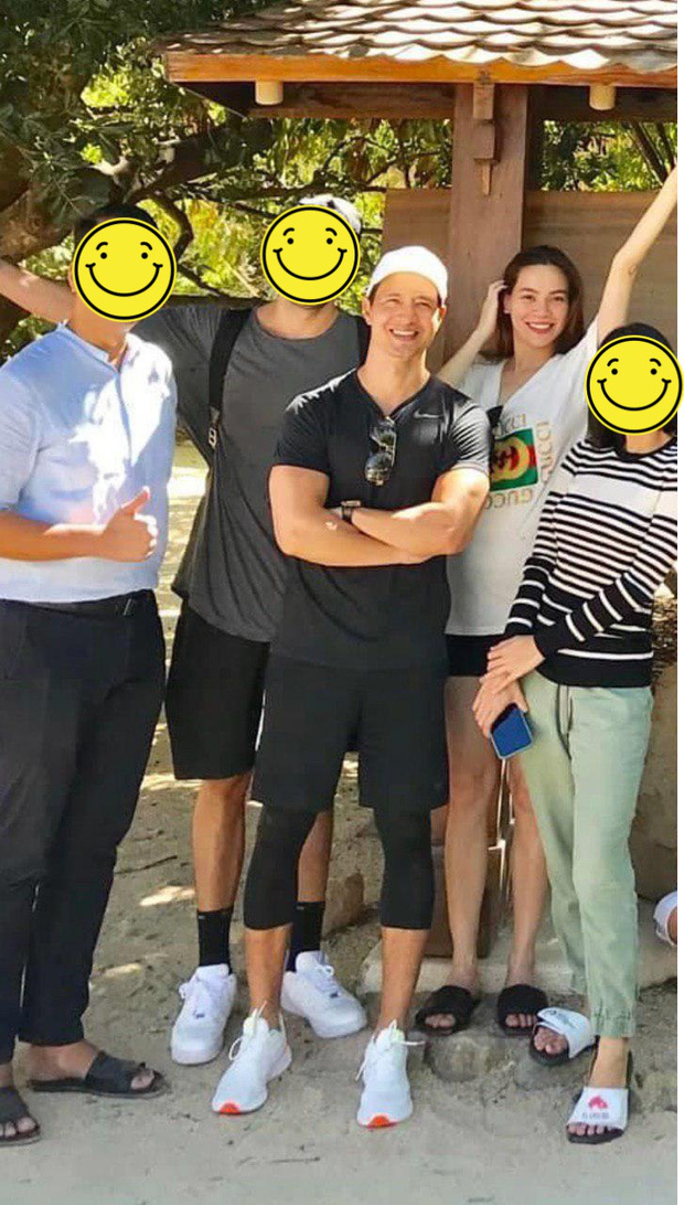 Sau bao lần quyết giấu, mẹ ruột vô tình để lộ ảnh vòng 2 to rõ của Hà Hồ giữa thai kì-1