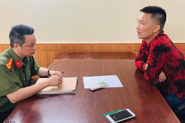 Giang hồ mạng Huấn Hoa Hồng bị phạt 17,5 triệu đồng vì xuất bản và bán sách không giấy phép-2