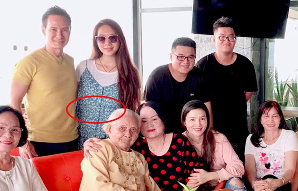 Minh Hà lộ bụng lùm lùm rộ tin đang mang thai lần 5 với Lý Hải, người trong cuộc nói gì?-1