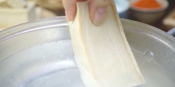 Chỉ cần ngâm đậu phụ trong nước này trước khi rán, đậu giòn ngon vàng ươm bắt mắt chẳng khác gì ngoài hàng-1