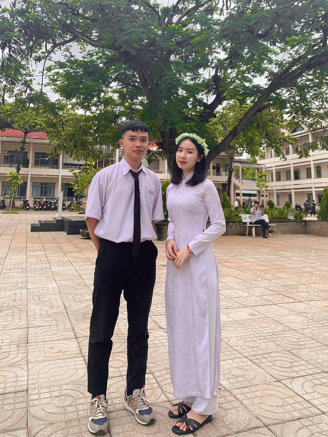 Bức ảnh kỷ yếu chiếm spotlight MXH: Cặp đôi 2K2 siêu dễ thương, bất ngờ yêu nhau sau 12 năm làm bạn-4