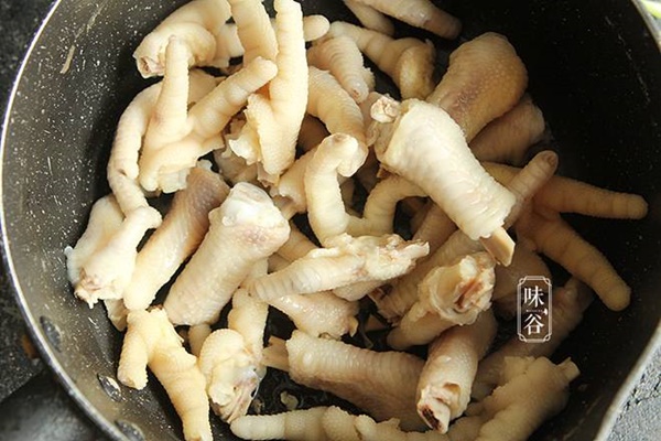 Muốn món chân gà trộn có vị ngon đặc biệt, hãy thêm 2 loại trái cây này-2