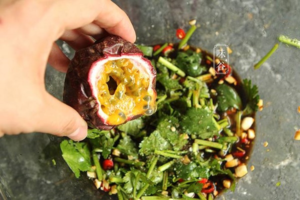 Muốn món chân gà trộn có vị ngon đặc biệt, hãy thêm 2 loại trái cây này-5