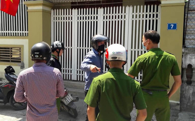 3 bố con chửi bới, ném đá, dùng dao chém đứt gân chân công an-1