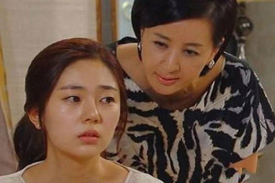 Chồng mất, tôi có phải nuôi mẹ chồng?