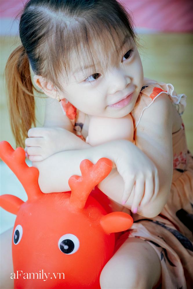 Tự sự của gia đình hoa khôi chuyển giới: Cuộc sống ngắn ngủi nên chúng tôi chọn hạnh phúc thay vì nghe xì xào thế gian-11