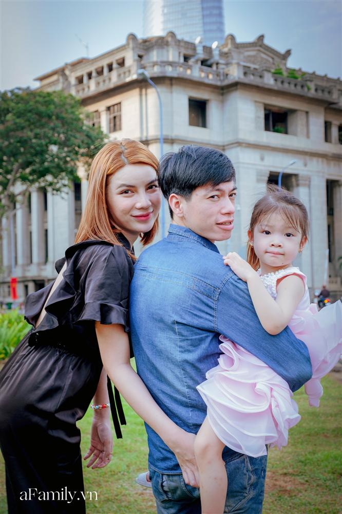 Tự sự của gia đình hoa khôi chuyển giới: Cuộc sống ngắn ngủi nên chúng tôi chọn hạnh phúc thay vì nghe xì xào thế gian-17