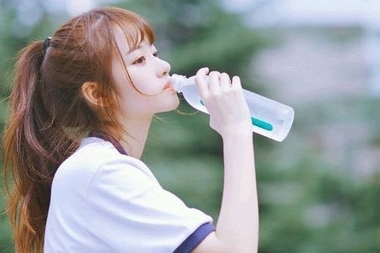 Nắng nóng oi bức, những nhóm người này không nên uống nước lạnh kẻo sốc nhiệt nguy hiểm đến tính mạng