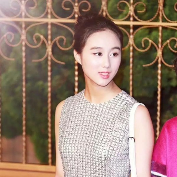 Công chúa út Hà Siêu Hân: Bảo bối ngậm thìa bạc vừa giỏi vừa đẹp, xứng đáng là món quà từ thiên đường của Vua sòng bài Macau-5