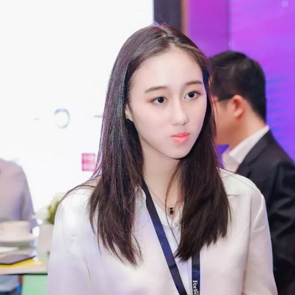 Công chúa út Hà Siêu Hân: Bảo bối ngậm thìa bạc vừa giỏi vừa đẹp, xứng đáng là món quà từ thiên đường của Vua sòng bài Macau-6