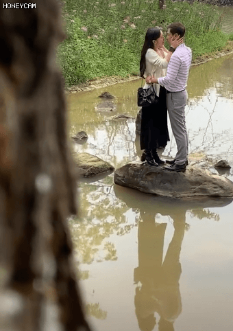 Đừng bắt em phải quên: Hé lộ cảnh quay bị cắt, Ngọc chủ động rướn người hôn Duy đầy bạo dạn-2