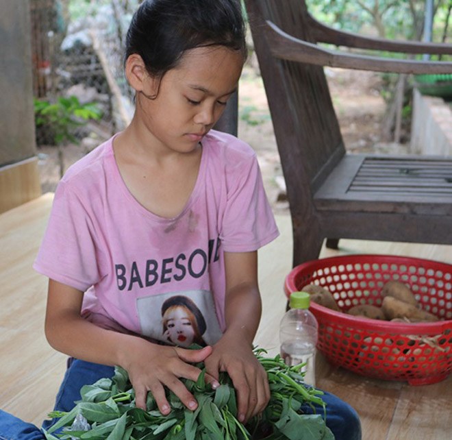 Tận cùng khốn khổ cảnh bà ngoại gần 80 tuổi nuôi đàn cháu mồ côi cha mẹ-9