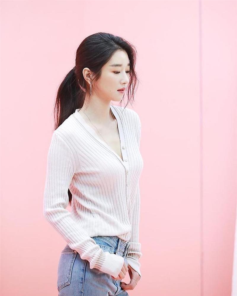 Vòng eo siêu thực của Seo Ye Ji chễm chệ đứng đầu top tìm kiếm, dân tình còn sốc não hơn khi biết cách mà cô giữ dáng-7