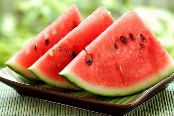 Xát thứ nước của loại quả này vào, lớp bì thịt lợn quay vàng rộm, thơm lừng, giòn tan không khác gì mua ngoài tiệm-5