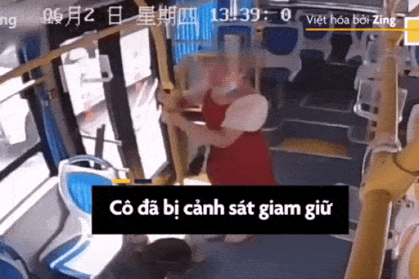 Hành khách giật vô lăng tài xế xe buýt vì bỏ lỡ trạm dừng