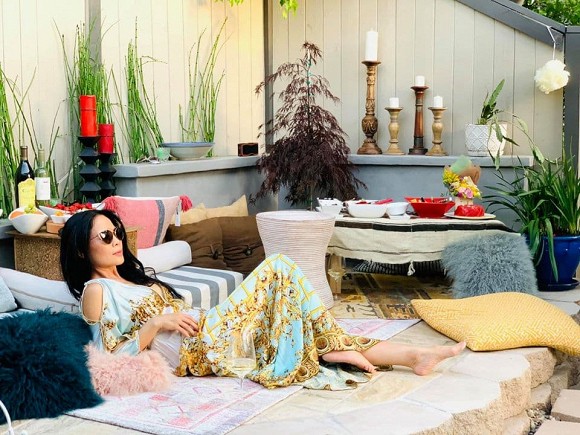 Không gian sân vườn nhỏ xinh như chốn cổ tích của ca sĩ Trúc Linh ở Mỹ-2