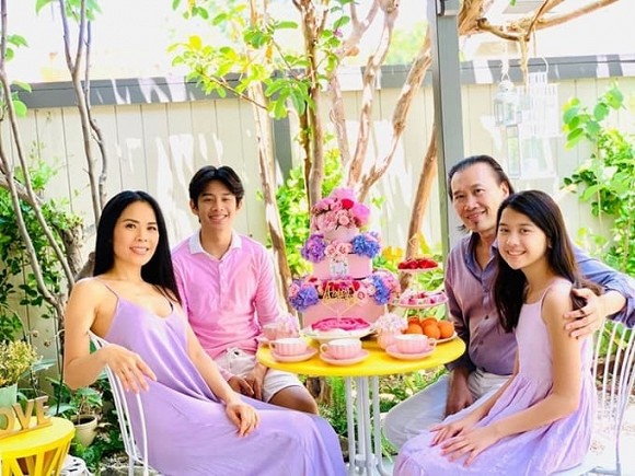 Không gian sân vườn nhỏ xinh như chốn cổ tích của ca sĩ Trúc Linh ở Mỹ-7