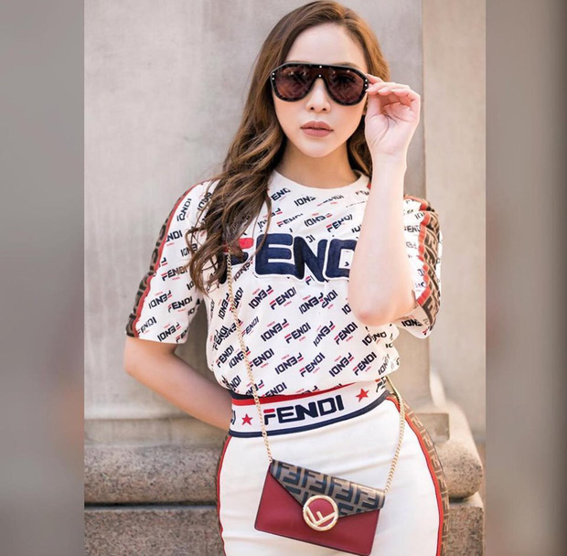 Quỳnh Thư - diễn viên lộ bằng chứng hẹn hò chồng cũ Quỳnh Nga: Bạn thân 15 năm của Ngọc Trinh, body bốc lửa và cực giàu!-8