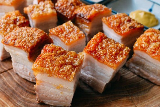 Xát thứ nước của loại quả này vào, lớp bì thịt lợn quay vàng rộm, thơm lừng, giòn tan không khác gì mua ngoài tiệm