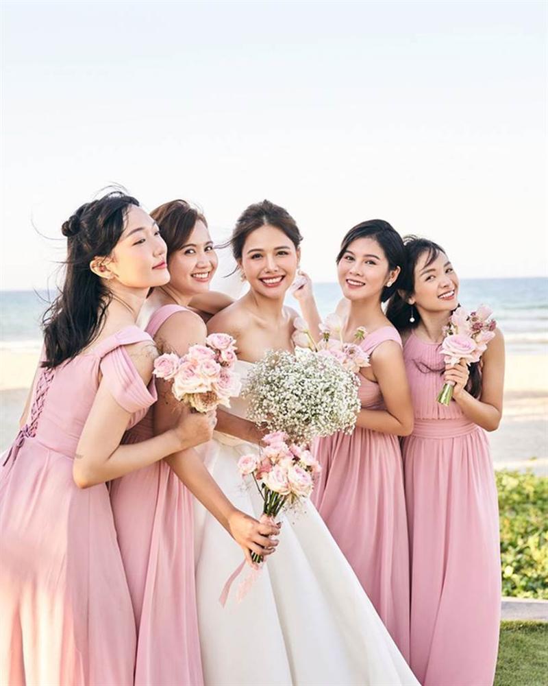 Phanh Lee tung thêm ảnh trong đám cưới với thiếu gia Cocobay, vòng 1 khủng của cô dâu trở thành tâm điểm-5