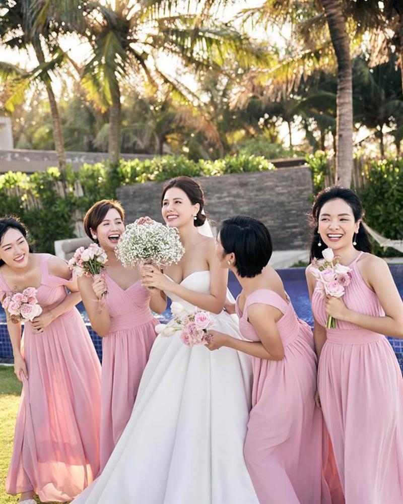 Phanh Lee tung thêm ảnh trong đám cưới với thiếu gia Cocobay, vòng 1 khủng của cô dâu trở thành tâm điểm-7