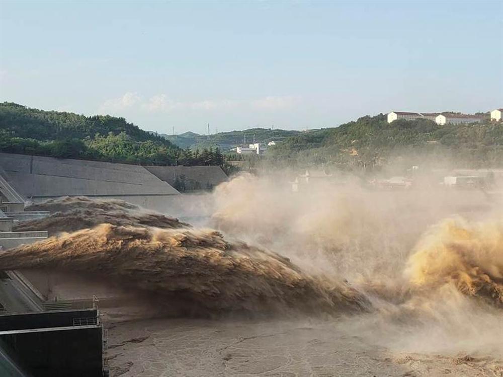 Cảnh tượng ngập diện rộng làm đập Tam Hiệp ‘gồng mình’ chống lũ-9