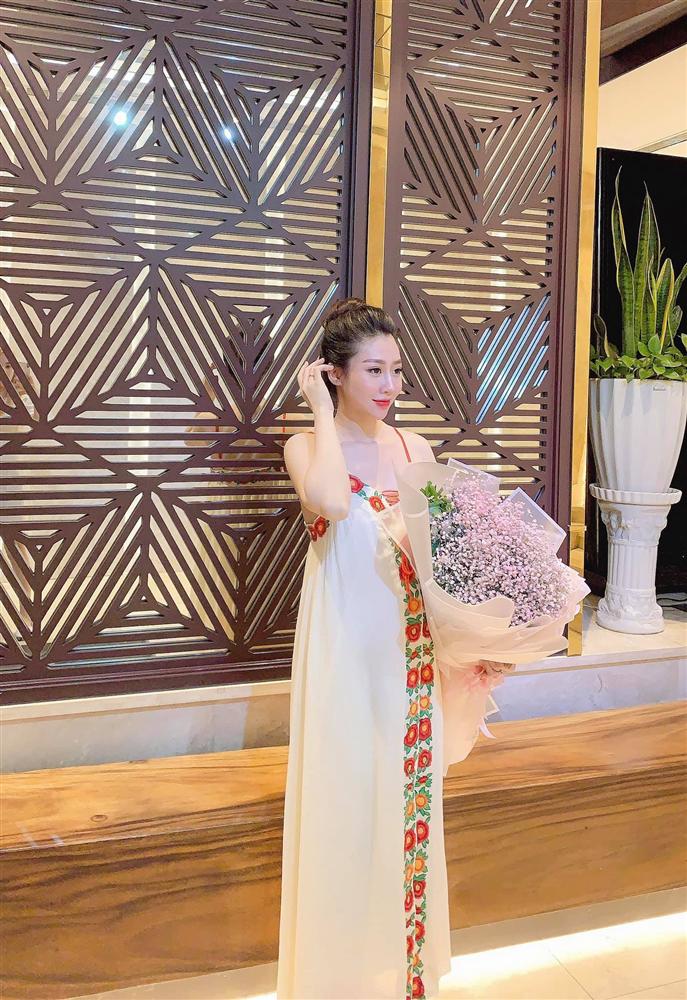 Hot girl 9x sợ xấu nên vỡ ối sớm 1 tháng vẫn make-up sương sương rồi mới đi đẻ, sinh xong nhìn con mà hối hận-1